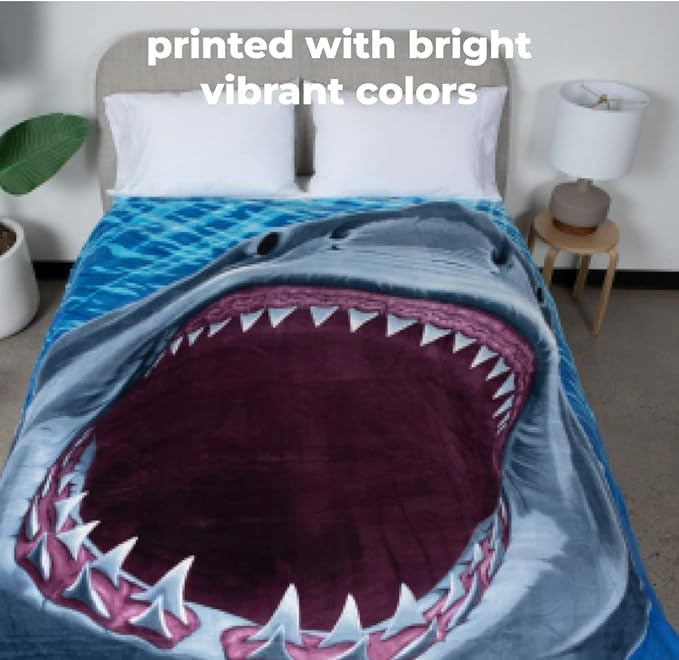Dawhud Direct White Shark Fleece Blanket for Bed 75x90 Inches Jaws Fleece Throw Blanket for Boys, Men, Unisex and Kids Super Soft Plush Shark Blanket Throw Ocean Fleece Blanket - King Size Blanket