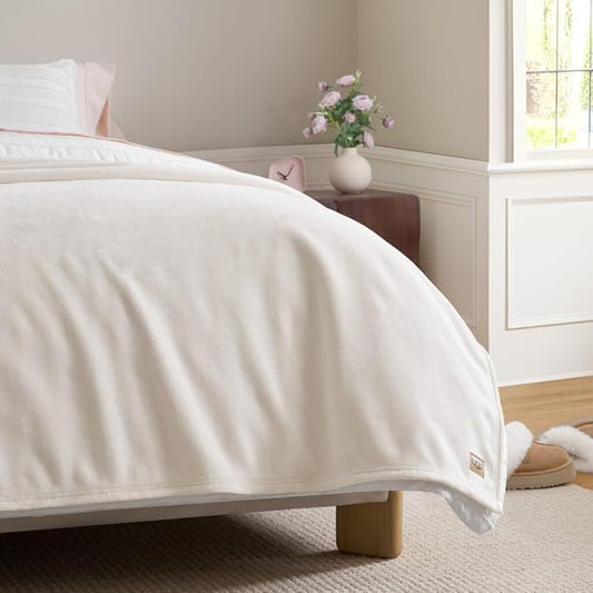 UGG Coco Twin Fleece Blanket for Bed – Luxury Cozy Room Decor, Soft Warm Winter Bedding, Heavy Blanket & White Christmas Decor, Gifts for Teens and Women – White, Snow
