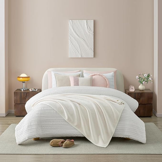 UGG Coco Plush Throw Blanket – Cozy Soft Fleece Blanket for Couch, Bed or Chair, Housewarming Gift for Women, Bedroom or Living Room Decor, Lightweight Winter Bedding, Snow