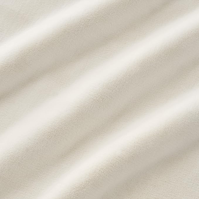 UGG Coco Plush Throw Blanket – Cozy Soft Fleece Blanket for Couch, Bed or Chair, Housewarming Gift for Women, Bedroom or Living Room Decor, Lightweight Winter Bedding, Snow