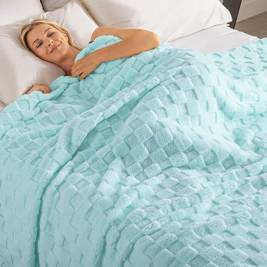 Exclusivo Mezcla King Size Flannel Fleece Blanket, Super Soft and Warm Lightweight Checkered Pattern Blankets for All Seasons, 90x104 Inches, Light Blue