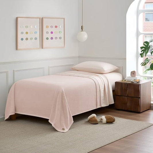 UGG Coco Twin Fleece Blanket for Bed – Luxury Cozy Room Decor, Soft Warm Winter Bedding, Heavy Blanket & White Christmas Decor, Gifts for Teens and Women – Pink