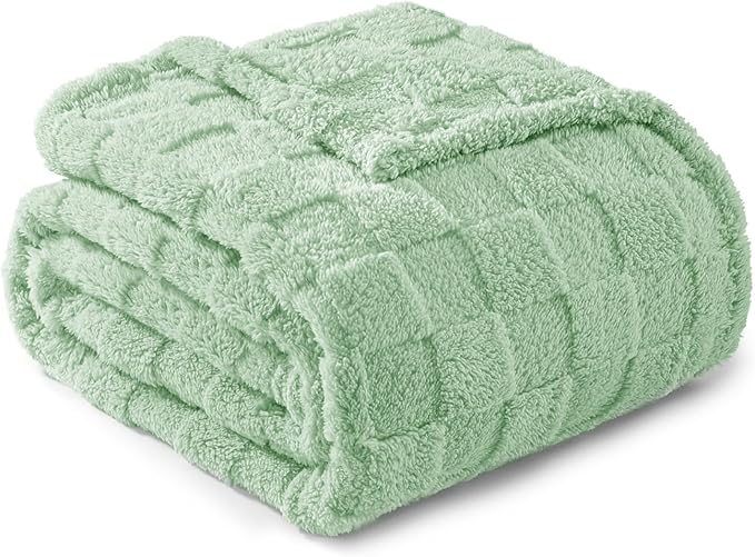Exclusivo Mezcla King Size Flannel Fleece Blanket, Super Soft and Warm Lightweight Checkered Pattern Blanket for All Seasons, 90x104 Inches, Sage Green