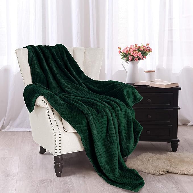 Exclusivo Mezcla Fleece Throw Blanket Extra Large, Super Soft and Warm Blankets for Couch, Sofa and Bed Waffle Textured, Cozy, Fuzzy and Lightweight (Forest Green, 50x70 Inches)