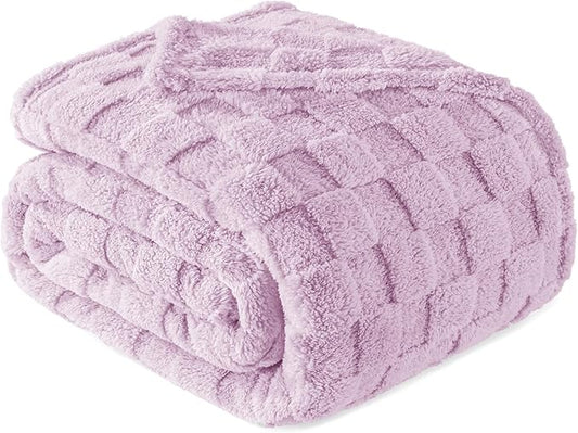 Exclusivo Mezcla Queen Size Flannel Fleece Blanket, Super Soft and Warm Lightweight Checkered Pattern Blanket for All Seasons, 90x90 Inches, Light Purple