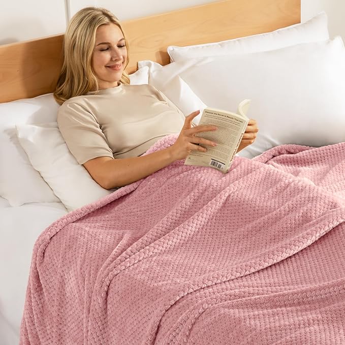 Exclusivo Mezcla Fleece Bed Blanket Twin Size, Super Soft and Warm Blankets for Couch, Sofa and Bed Waffle Textured, Cozy, Fuzzy and Lightweight (Dusty Pink, 90x66 Inches)
