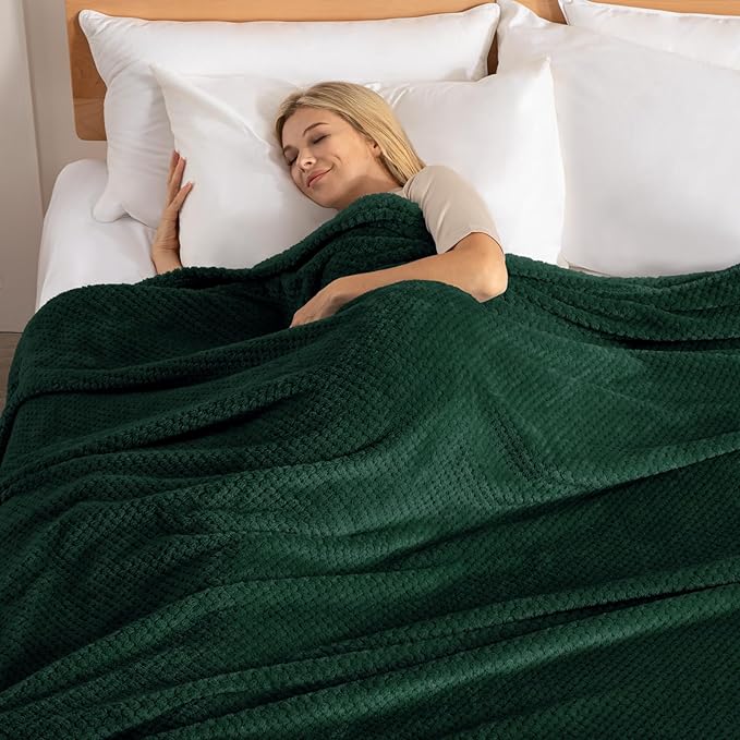 Exclusivo Mezcla Fleece Bed Blanket King Size, Super Soft and Warm Blankets for Couch, Sofa and Bed Waffle Textured, Cozy, Fuzzy and Lightweight (Forest Green, 90x104 Inches)