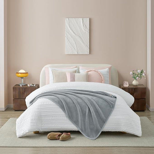 UGG Coco Plush Throw Blanket – Cozy Soft Fleece Blanket for Couch, Bed or Chair, Housewarming Gift for Women, Bedroom or Living Room Decor, Luxurious Winter Bedding Gifts for Women, Seal Gray