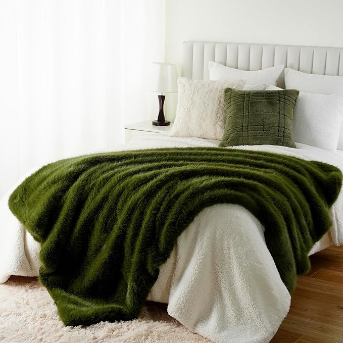 BATTILO HOME Luxury Fluffy Green Faux Fur Throw Blanket, Cozy Warm Fur Blanket for Couch, Sofa, Chair, Bed, Plush Fuzzy Fur Throws with Long Pile, 60"x80"