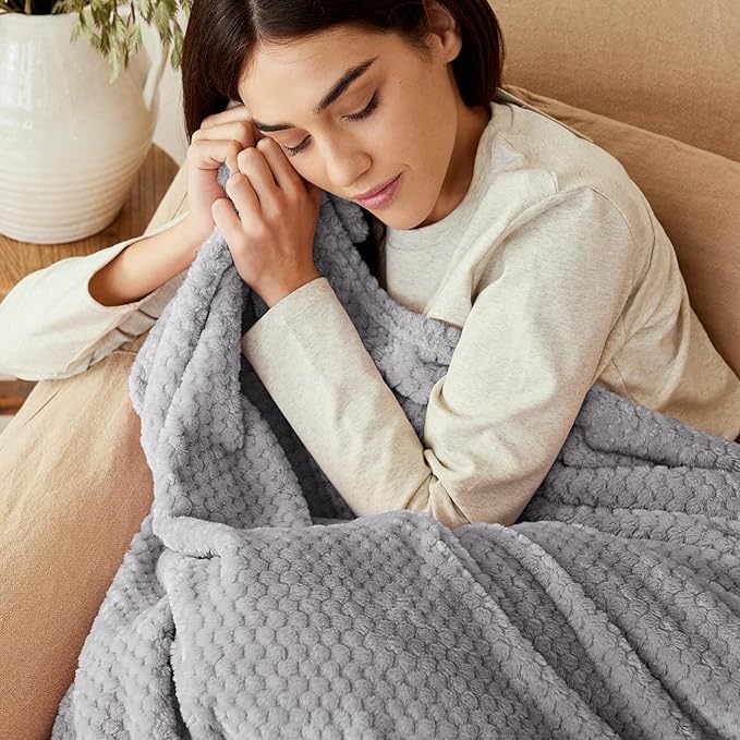 Exclusivo Mezcla Fleece Bed Blanket Twin Size, Super Soft and Warm Blankets for Couch, Sofa and Bed Waffle Textured, Cozy, Fuzzy and Lightweight (Light Grey, 90x66 Inches)